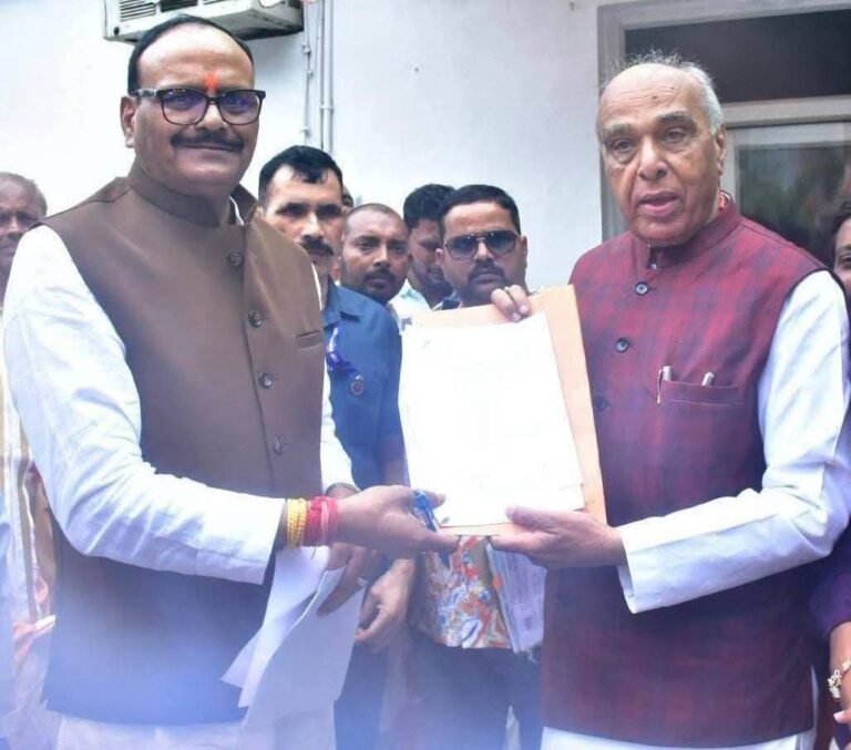 सिद्धार्थनगर के विकास को लेकर सांसद जगदंबिका पाल ने डिप्टी सीएम ब्रजेश पाठक से की मुलाकात