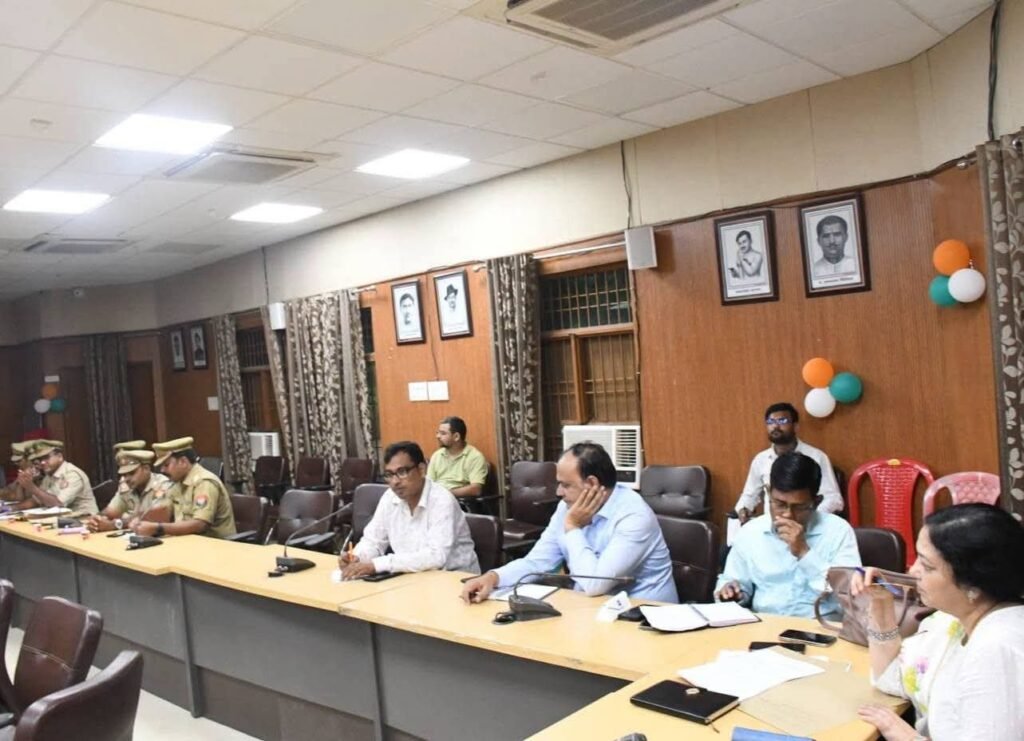 सड़क सुरक्षा को लेकर डीएम सख्त, बिना फिटनेस और परमिट वाहनों पर कार्रवाई के निर्देश 1 सड़क सुरक्षा को लेकर डीएम सख्त, बिना फिटनेस और परमिट वाहनों पर कार्रवाई के निर्देश - SIDDHARTHNAGAR, उत्तर प्रदेश
