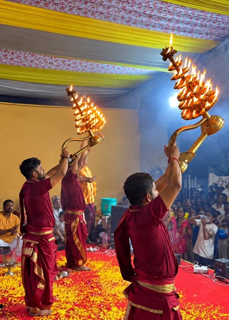 કપડવંજ ખાતે રત્નાકરમાતા રોડ યુવક મંડળ દ્વારા શ્રીગંગા મહા આરતી યોજાઈ