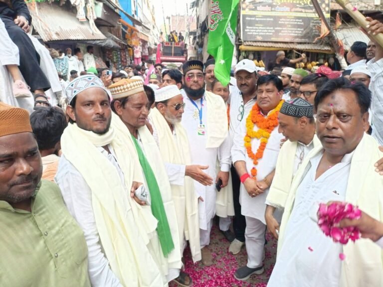 सिकंदराराव में धूमधाम के साथ निकाला गया जुलूस-ए-मोहम्मदी, लोगों ने अकीदत और उत्साह के साथ किया स्वागत में जश्ने ईद मिलादुन्नबी का ऐतिहासिक जुलूस, गूंजा अमन-भाईचारे का पैगाम