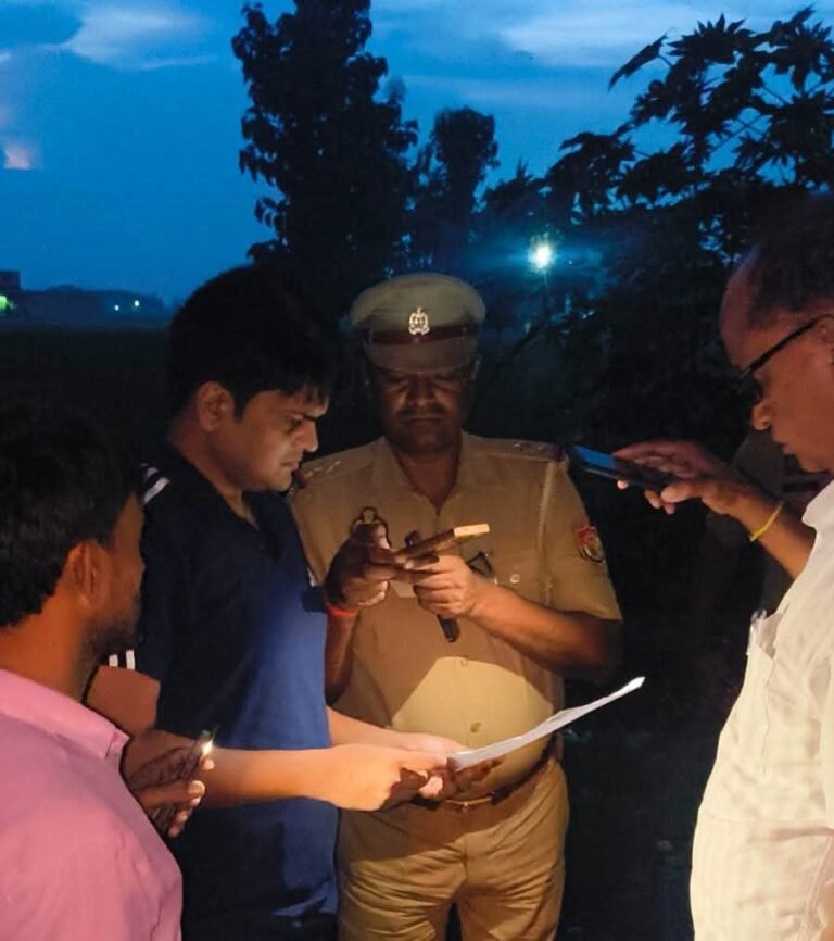 पटाखा दुकानों का पुलिस ने किया निरीक्षण, लाइसेंस और सुरक्षा व्यवस्था जांची