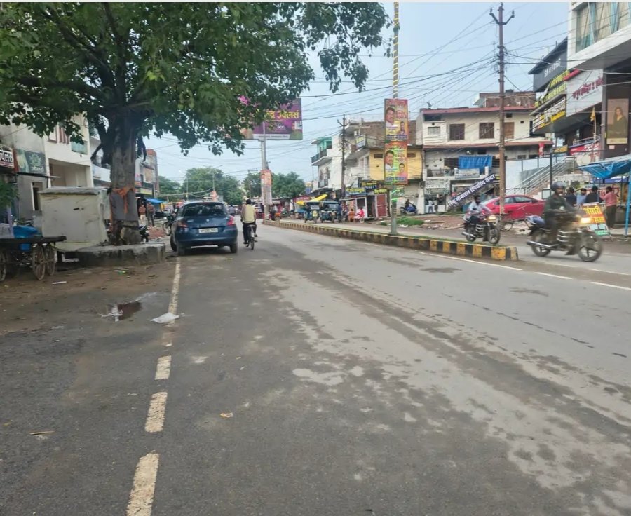 सीडीओ आवास के सामने बोलेरो ने बच्ची को रौंदा, मौतः सिद्धार्थनगर में मां और छोटे भाई के साथ मोबाइल बनवाने आई थी 1 सीडीओ आवास के सामने बोलेरो ने बच्ची को रौंदा, मौतः सिद्धार्थनगर में मां और छोटे भाई के साथ मोबाइल बनवाने आई थी - SIDDHARTHNAGAR, उत्तर प्रदेश