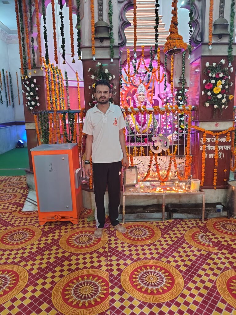 गायकों ने भजनों के माध्यम से किया बाबा की महिमा का गुणगान – बाबा मुक्तेश्वरपुरी महाराज की याद में जागरण व भंडारा कोसली,अमन कोसली कोसली स्थित बाबा मुक्तेश्वपुरी मठ में हर वर्ष की