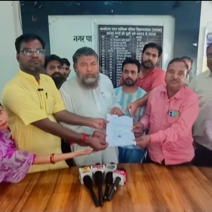 हाथरस सिकंदराराऊ में अंबेडकर पार्क के सौंदर्याकरण को लेकर सभासदों ने चेयरमैन व ईओ को सौंपा ज्ञापन