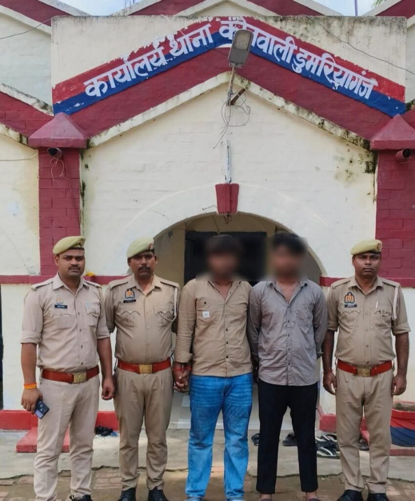 थाना डुमरियागंज पुलिस द्वारा लूट की घटना कारित करने वाले 02 आरोपीयों को गिरफ्तार कर माननीय न्यायालय भेजा गया । 1 थाना डुमरियागंज पुलिस द्वारा लूट की घटना कारित करने वाले 02 आरोपीयों को गिरफ्तार कर माननीय न्यायालय भेजा गया । - SIDDHARTHNAGAR, उत्तर प्रदेश