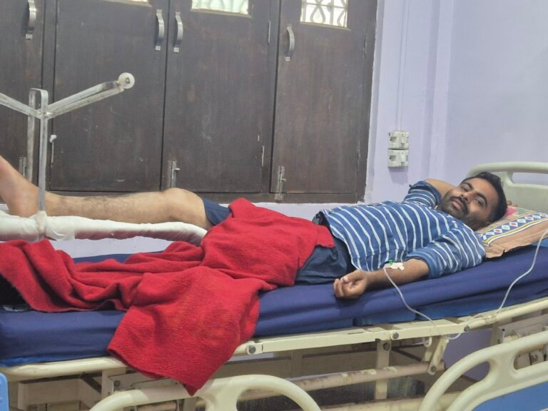 बिजली कॉटन मिल के निकट चलती स्कूटी पर बंदर ने बोला हमला, दंपत्ती व मासूम बालक हुआ घायल, पूर्व जिला पंचायत सदस्य सुनीता कुमारी ने नगर पालिका की लापरवाही पर जताया आक्रोश