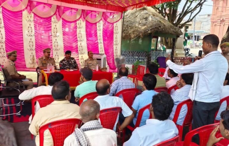 थानाध्यक्ष मोहाना द्वारा आपरेशन कवच के तहत एसएसबी व इंडो नेपाल सीमावर्ती ग्राम सुरक्षा समिति के सदस्यों के साथ बैठक किया गया ।