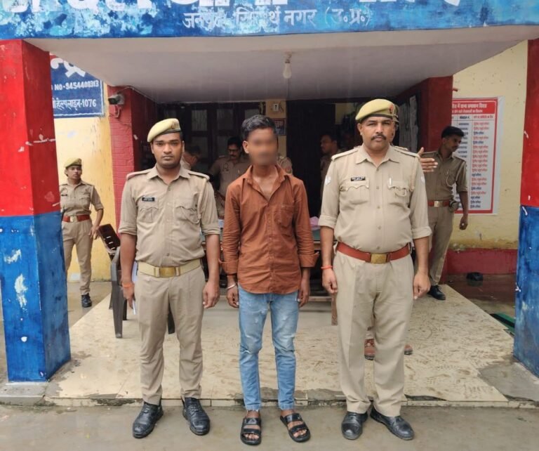 थाना गोल्हौरा पुलिस द्वारा गैंगेस्टर एक्ट के आरोपी वाछित अभियुक्त को गिरफ्तार कर माननीय न्यायालय भेजा गया।