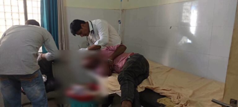 साइकिल सवार को बचाने में बेकाबू बाइक गिरी, तीन घायल