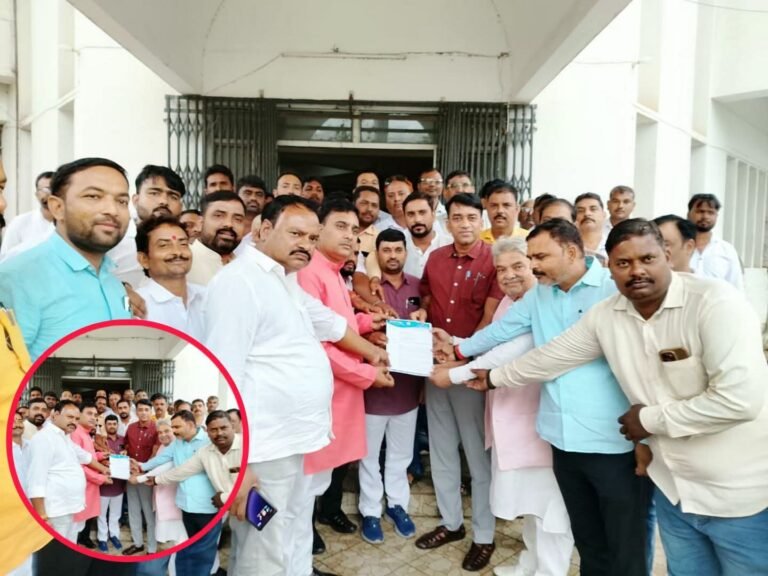 ग्राम पंचायतों की समस्याओं को लेकर प्रधानों ने सौंपा पांच सूत्रीय मांग पत्र