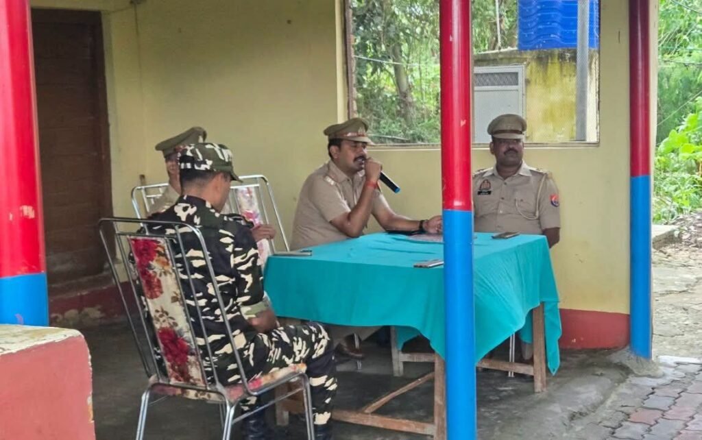 ऑपरेशन कवच के तहत मोहाना पुलिस ने सीमावर्ती ग्राम सुरक्षा समिति के साथ की बैठक 1 ऑपरेशन कवच के तहत मोहाना पुलिस ने सीमावर्ती ग्राम सुरक्षा समिति के साथ की बैठक - SIDDHARTHNAGAR, उत्तर प्रदेश