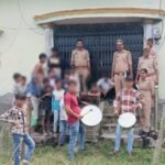 सिद्धार्थनगरः जिला बदर अभियुक्त के घर पहुंची बांसी पुलिस, ताला बंद मिला; मुनादी कर दी चेतावनी