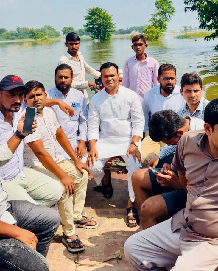 बाढ़ प्रभावित गांवों में पहुंचे डॉ. नादिर सलाम, ग्रामीणों का जाना दर्द
