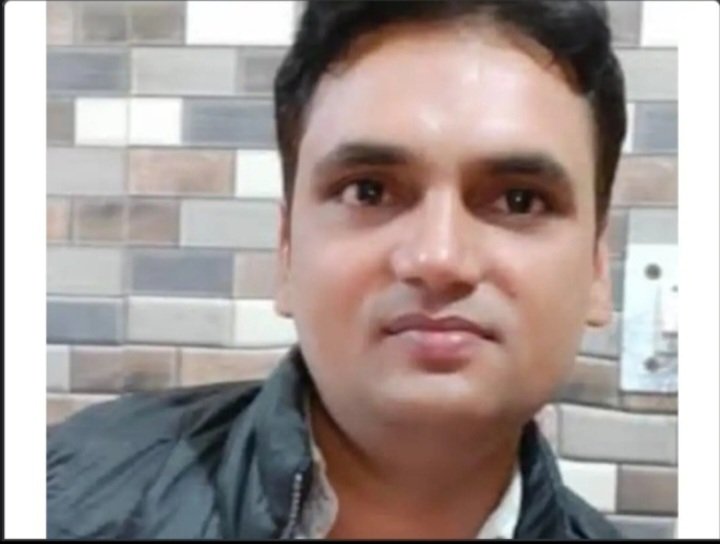 स्कूल बंद करते समय शिक्षक को आया हार्ट अटैक: हाथरस में डॉक्टरों ने किया मृत घोषित, गांव में शोक की लहर