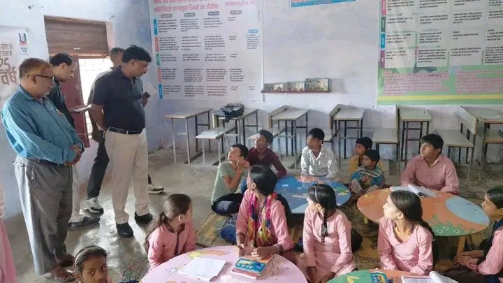 डीएम ने स्कूल का अचानक निरीक्षण कियाः कम उपस्थिति पर जताई चिंता, मुरसान के पटाखास संविलियन विद्यालय में बच्चों को नियमित आने के निर्देश दिए
