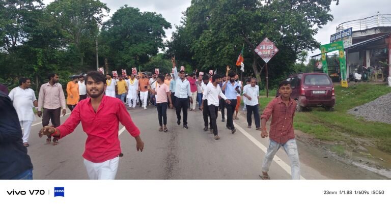 रामपुर विधानसभा में छोटे सरकार उर्फ़ नागेश प्रताप सिंह और प्रमोद तिवारी जी की पुत्री आराधना मिश्रा के बीच चुनावी माहौल गर्म हुआ।