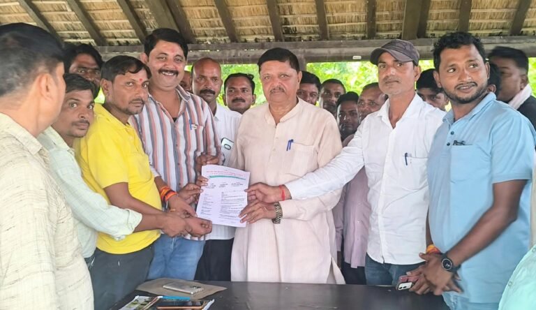 ग्राम रोजगार सेवक संघ ने विधायक को सौंपा ज्ञापन