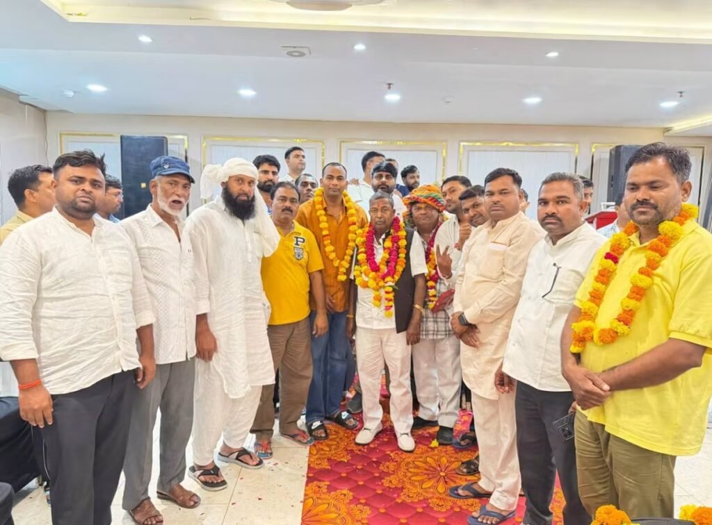 पैसे के दम पर फिर बना धौलपुर नगर परिषद अध्यक्ष 1 पैसे के दम पर फिर बना धौलपुर नगर परिषद अध्यक्ष - DHOLPUR, राजस्थान