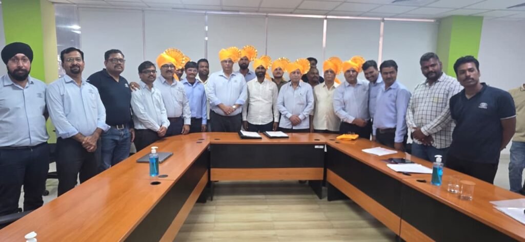 कॅन पॅक कंपनी के 280श्रमिकों की मजदूरी में प्रतिवर्ष बीस हजार रुपये की वृद्धि हुई, जिससे श्रमिकों की खुशी दोगुनी हो गई। 18 महीने बाद श्रमिकों का संघर्ष सफल हुआ। - छत्रपती संभाजीनगर, महाराष्ट्र