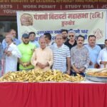 पंजाबी बिरादरी महासभा कुरुक्षेत्र की ओर से प्रसाद वितरित किया गया