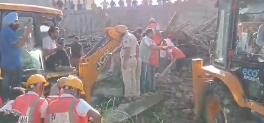 अंबाला में बड़ा हादसा: तीन मंजिला निर्माणाधीन इमारत ढहने से 4 लोगों की मौत...10 से अधिक घायल 1 अंबाला में बड़ा हादसा: तीन मंजिला निर्माणाधीन इमारत ढहने से 4 लोगों की मौत...10 से अधिक घायल - KURUKSHETRA, हरियाणा