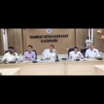 *अधिकारियों ने छात्राओं के साथ भोजन कर परखी भोजन की गुणवत्ता*
