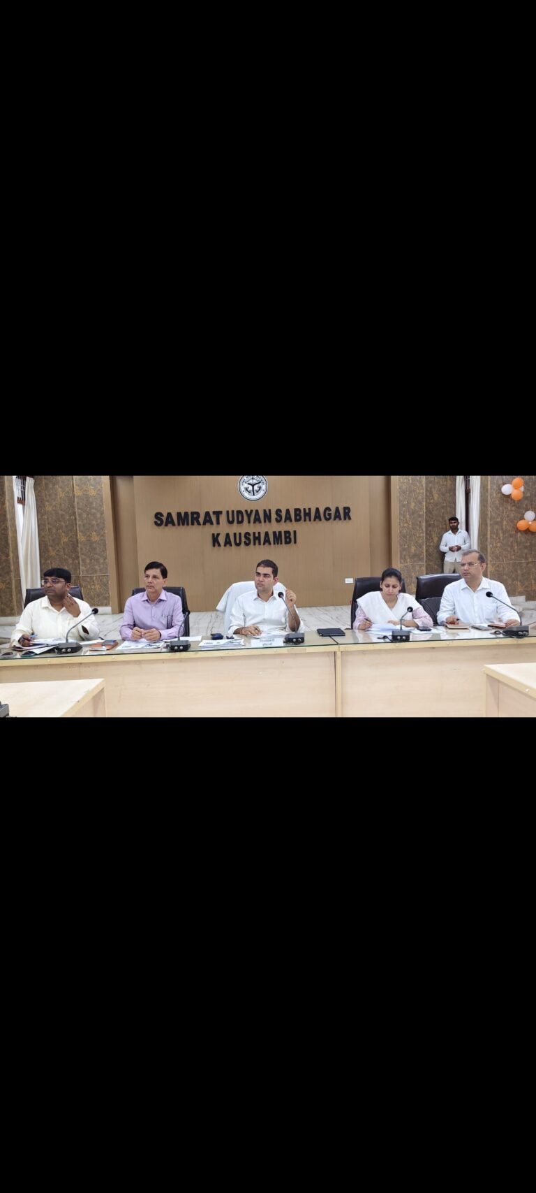 *अधिकारियों ने छात्राओं के साथ भोजन कर परखी भोजन की गुणवत्ता*
