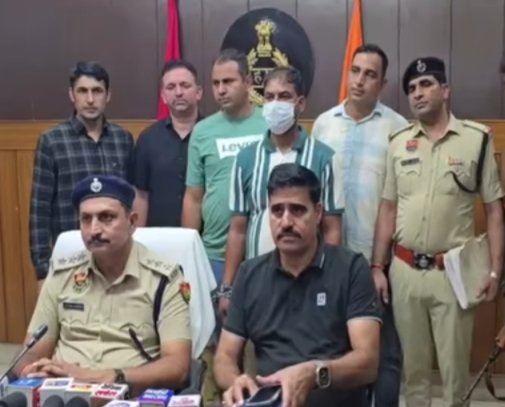 6 साल से फरार आरोपी आया पुलिस की गिरफ्त मे।