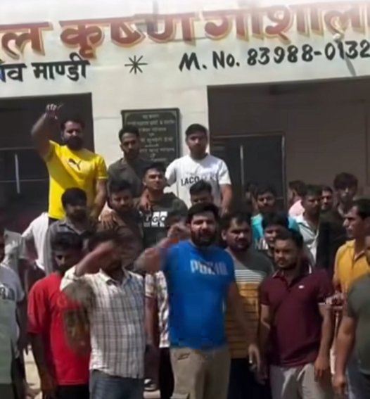 युवाओं ने संत रामपाल का किया विरोध