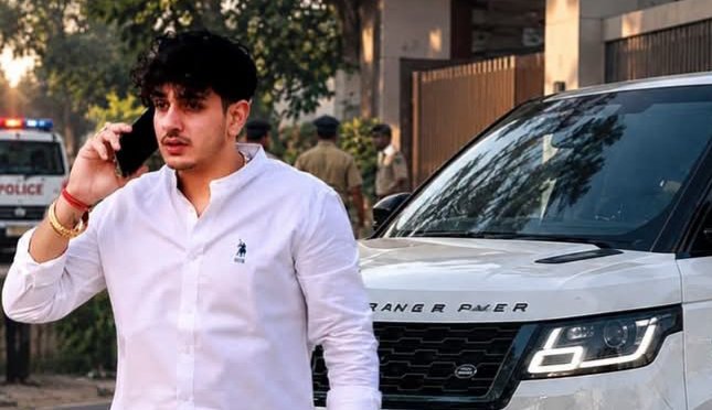 हरियाणवी गायक की गाड़ी पर फायरिंग।