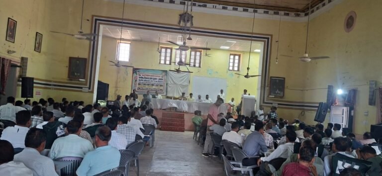 जिले में प्रथम चरण के मतदान के लिए मतदान दल रवाना4 नगरीय निकायों के 182 बूथों के लिए मतदान दलों की हुई रवानगी
