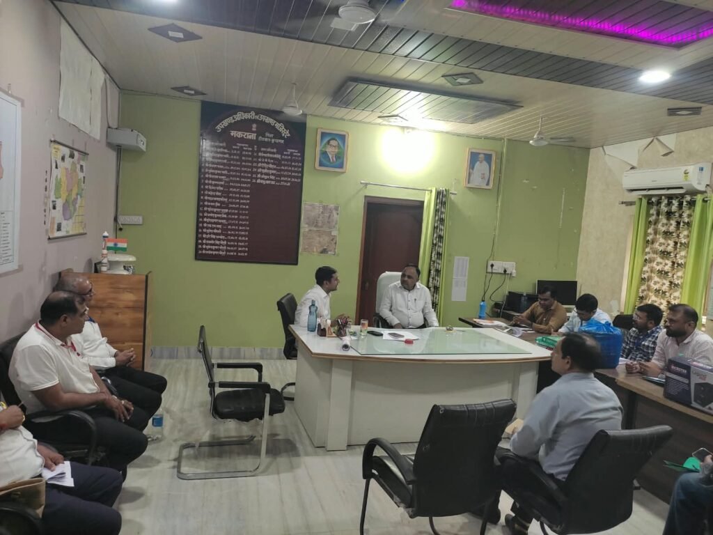 उप जिला निर्वाचन अधिकारी ने खाटू खुर्द व मकराना में लिया मतदान तैयारियों का जायजा 1 उप जिला निर्वाचन अधिकारी ने खाटू खुर्द व मकराना में लिया मतदान तैयारियों का जायजा - डीडवाना-कुचामन, राजस्थान