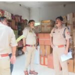 पटाखा फैक्ट्रियों, गोदामों और दुकानों का सीओ सदर ने किया निरीक्षण, सुरक्षा मानकों का पालन करने के दिए निर्देश