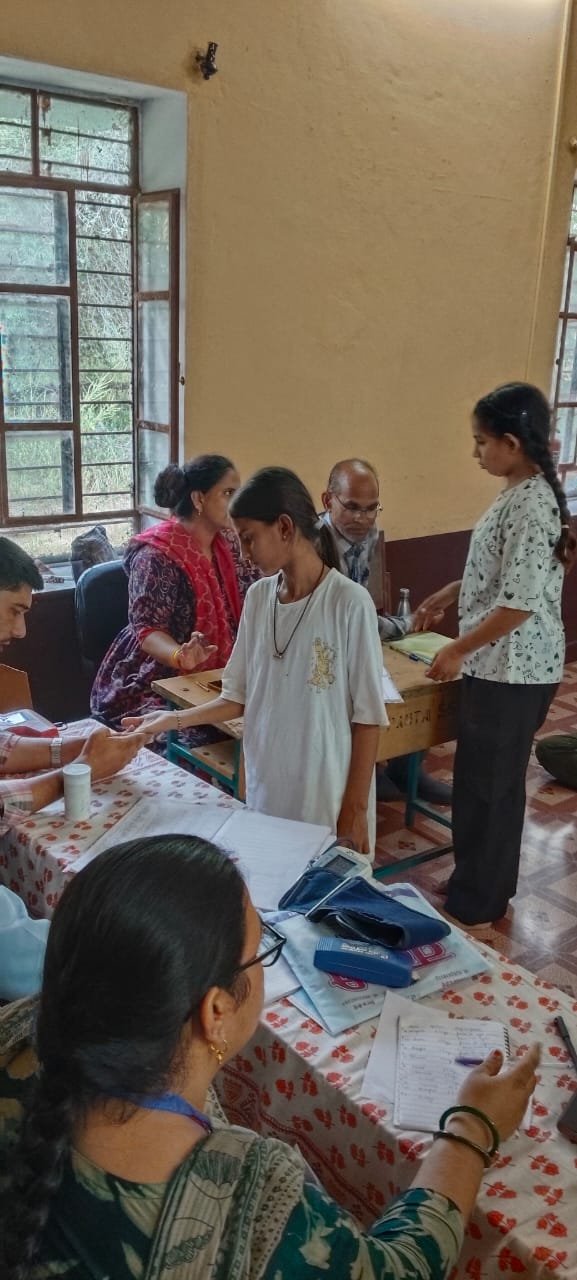 डॉ. भीमराव अम्बेडकर बालिका आवासीय विद्यालय, पावटा में स्वास्थ्य परीक्षण शिविर आयोजित