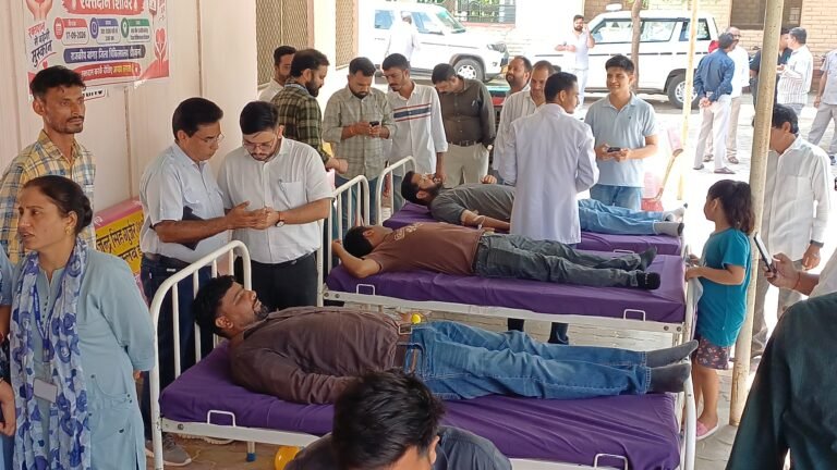 विकसित भारत-जनसेवा अभियान” के तहत राजकीय बांगड जिला अस्पताल में रक्तदान शिविर आयोजित रक्तदान कर दिया मानव सेवा का संदेश, ली स्वैच्छिक रक्तदान की शपथ