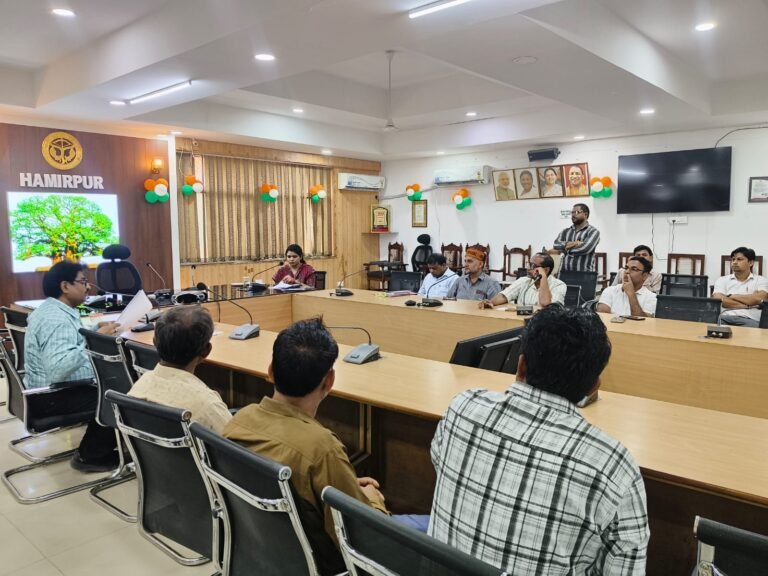 जिलाधिकारी श्री अभिषेक गोयल के मार्गदर्शन में शासकीय कार्यप्रणाली को अधिक क्शल, पारदर्शी एवं जनअनुकूल बनाने के उद्देश्य से विभिन्न विभागों में कार्यरत समह “ग’ के कार्मिकों के लिए