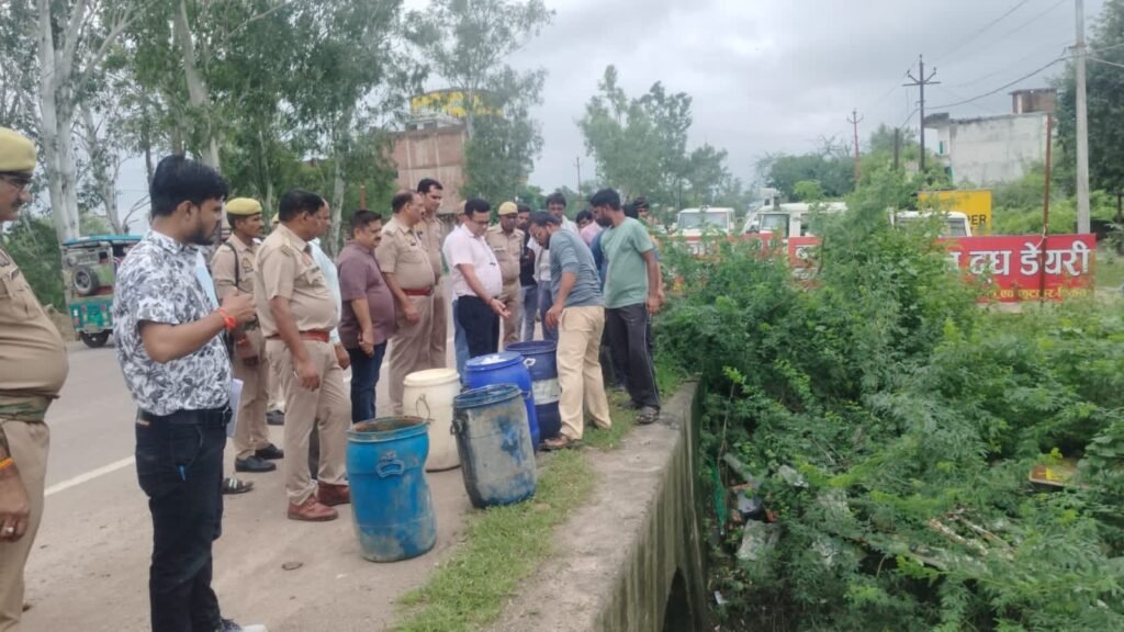 जिलाधिकारी के निर्देश पर मौदहा में खाद्य सुरक्षा विभाग का अभियान, करीब 64 हजार रुपये की दूषित खाद्य सामग्री मौके पर नष्ट करा्ड ग्ड - HAMIRPUR, उत्तर प्रदेश
