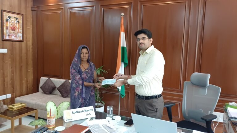 जिला कलक्टर ने सड़क दुर्घटना पीड़ितों के परिजनों को सौंपे मुख्यमंत्री सहायता कोष के चेक