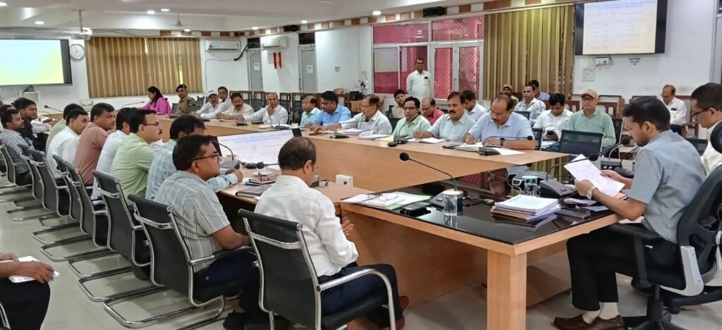 जिलाधिकारी की अध्यक्षता में विकास कार्यों की समीक्षा बैठक संपन्न निर्माणाधीन विकास परियोजनाओं पेयजल, सिंचाई, विद्युत एवं सड़क निर्माण कार्यों की बिंद्वार समीक्षा विलंबित कार्यों पर 1 जिलाधिकारी की अध्यक्षता में विकास कार्यों की समीक्षा बैठक संपन्न निर्माणाधीन विकास परियोजनाओं पेयजल, सिंचाई, विद्युत एवं सड़क निर्माण कार्यों की बिंद्वार समीक्षा विलंबित कार्यों पर - HAMIRPUR, उत्तर प्रदेश
