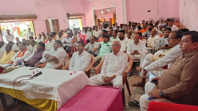 ग्राम पंचायत छानी में मख्यमंत्री कषक समद्धि योजना के शभारंभ कार्यक्रम का हुआ आयोजन विधायक डॉ. मनोज कमार प्रजापति ने किसानों को योजना की जानकारी देकर लाभ उठाने का किया आह्हान