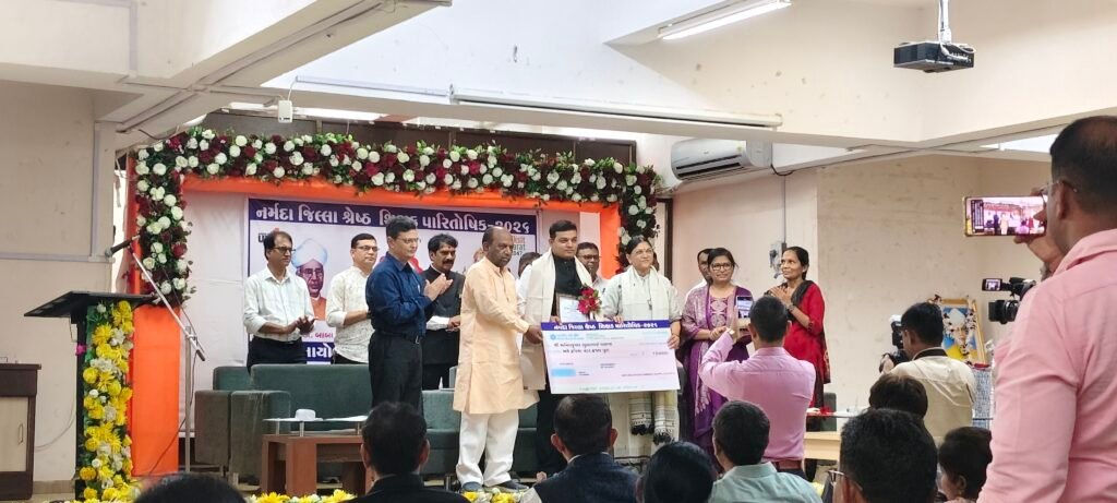 5 सितंबर को नर्मदा जिले में जिला स्तरीय शिक्षक दिवस समारोह, श्रेष्ठ शिक्षकों का हुआ सम्मान - NARMADA, गुजरात