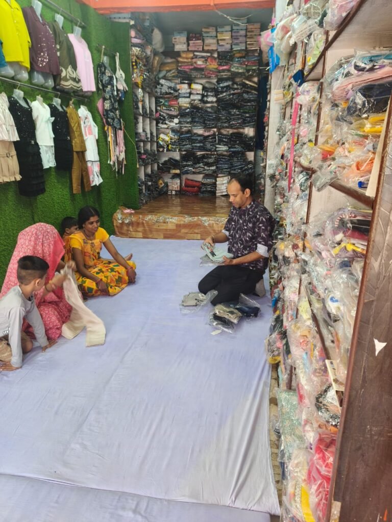 8 लाख के ऋण ने बदली गब्बू गवली की राह, तिरुपति कलेक्शन से बढ़ा रोजगार का दायरा 1 8 लाख के ऋण ने बदली गब्बू गवली की राह, तिरुपति कलेक्शन से बढ़ा रोजगार का दायरा - आगर-मालवा, मध्य प्रदेश