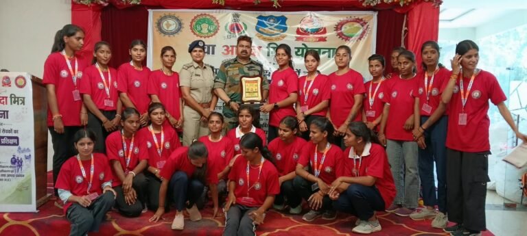 125 आपदा मित्रों का सात दिवसीय प्रशिक्षण संपन्न, रेस्क्यू किट और लाइफ जैकेट वितरित