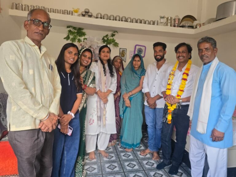कबीर भजन गायक महंत गुरुचरण दास साहेब का किया सम्मान