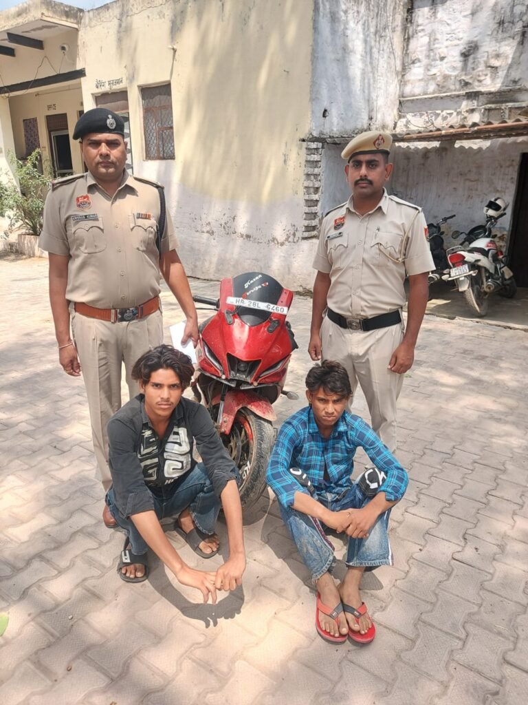 फिरोजपुर झिरका: मोबाइल छीनकर भागने वाले दो आरोपी गिरफ्तार