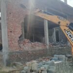 अनधिकृत कॉलोनी में अवैध निर्माण पर चला प्रशासन का पीला पंजा:बिनेश कुमार
