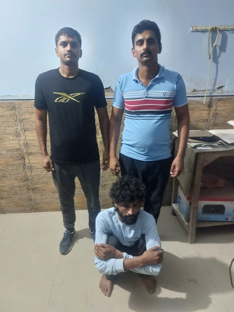 तावडू सीआईए की नशा तस्करों पर बड़ी कार्रवाई 50 ग्राम हीरोइन के साथ एक युवक काबू। 1 तावडू सीआईए की नशा तस्करों पर बड़ी कार्रवाई 50 ग्राम हीरोइन के साथ एक युवक काबू। - नूँह, हरियाणा