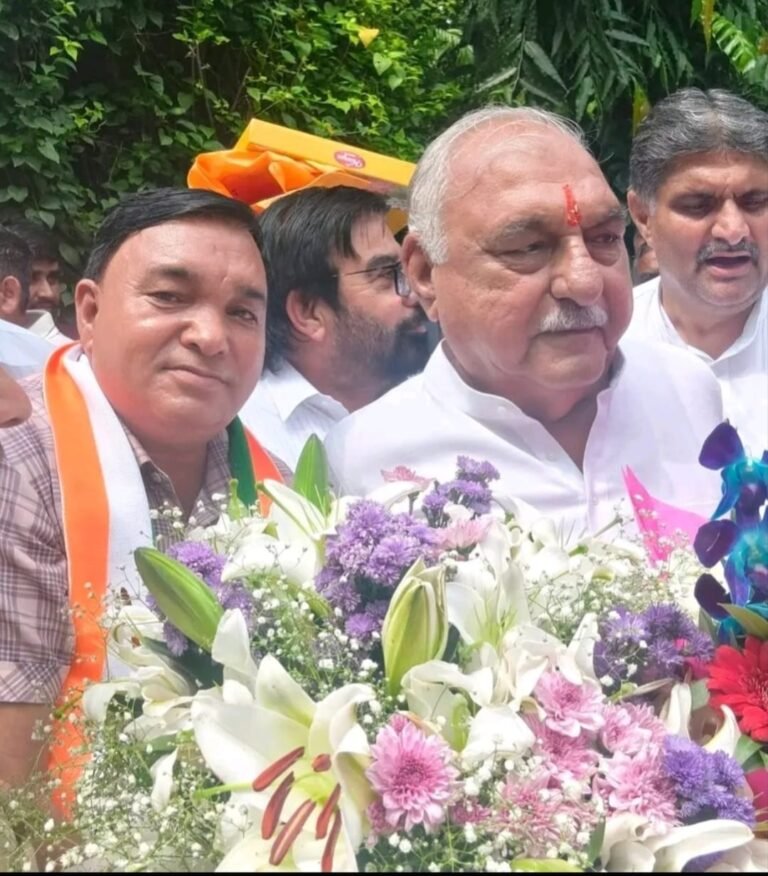 सैकड़ो कांग्रेसी कार्यकर्ताओं ने दिल्ली पहुंच पूर्व मुख्यमंत्री भूपेंद्र हुड्डा को दी जन्मदिन की बधाई