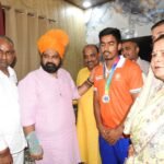 मेवात के लाल चिराग धारीवाल को राज्यसभा सांसद कार्तिकेय शर्मा ने किया सम्मानित