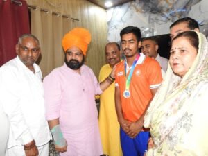मेवात के लाल चिराग धारीवाल को राज्यसभा सांसद कार्तिकेय शर्मा ने किया सम्मानित